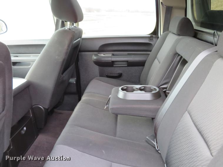 image for item DG3828 2010 Chevrolet Silverado 2500HD Crew Cab pickup truck