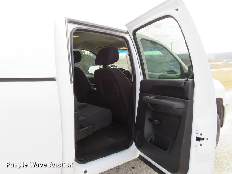 image for item DG3828 2010 Chevrolet Silverado 2500HD Crew Cab pickup truck