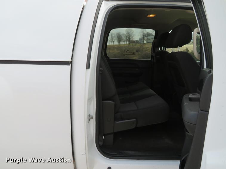 image for item DG3828 2010 Chevrolet Silverado 2500HD Crew Cab pickup truck