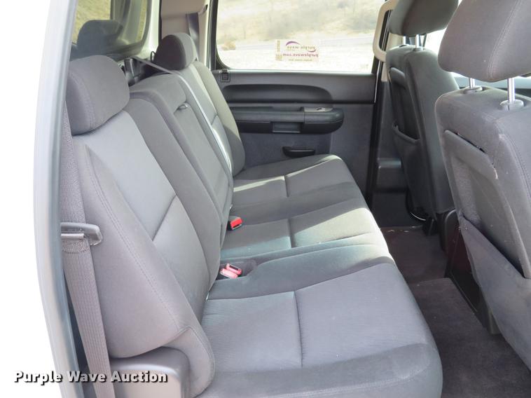 image for item DG3828 2010 Chevrolet Silverado 2500HD Crew Cab pickup truck