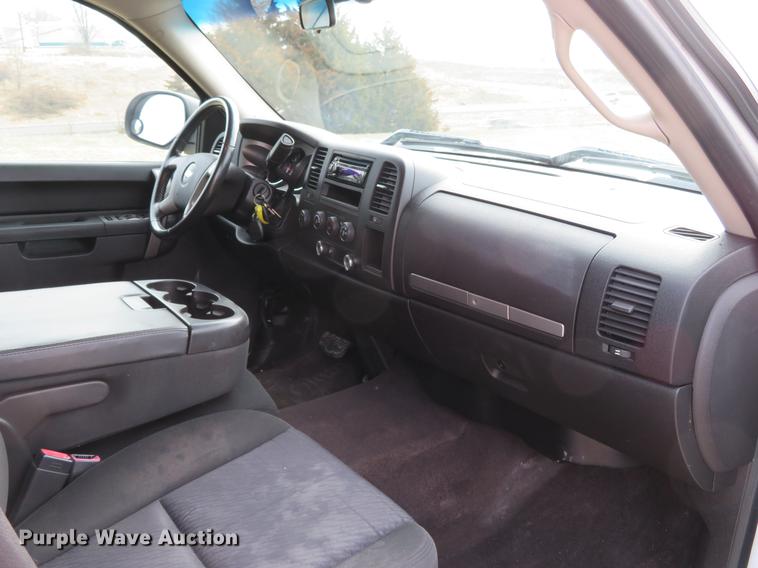 image for item DG3828 2010 Chevrolet Silverado 2500HD Crew Cab pickup truck