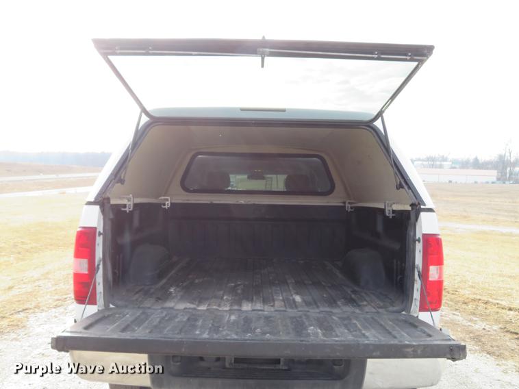 image for item DG3828 2010 Chevrolet Silverado 2500HD Crew Cab pickup truck