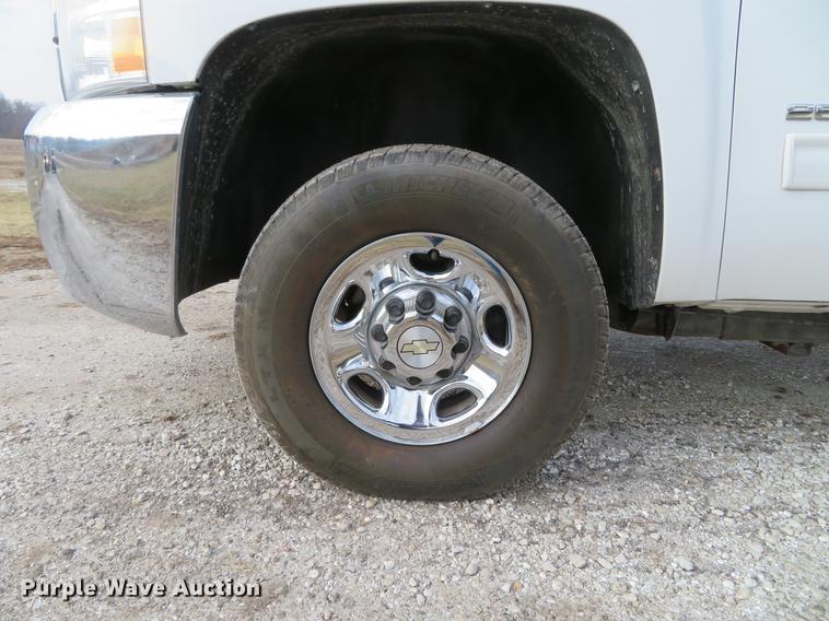 image for item DG3828 2010 Chevrolet Silverado 2500HD Crew Cab pickup truck