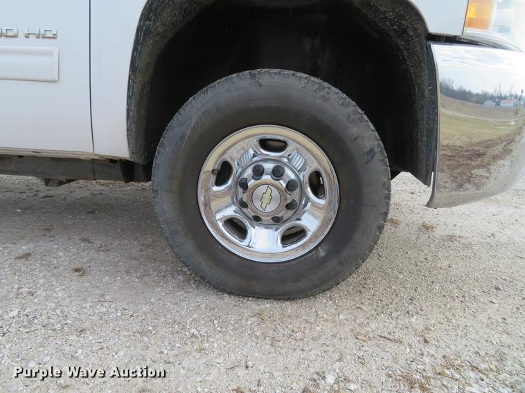 image for item DG3828 2010 Chevrolet Silverado 2500HD Crew Cab pickup truck