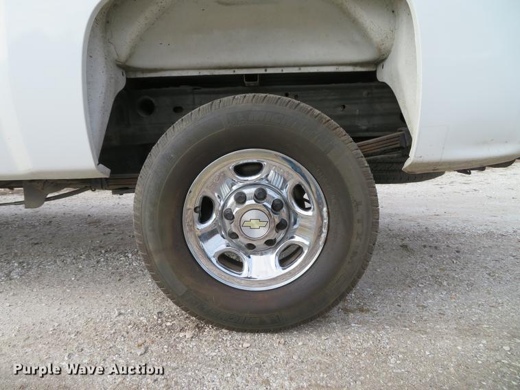 image for item DG3828 2010 Chevrolet Silverado 2500HD Crew Cab pickup truck