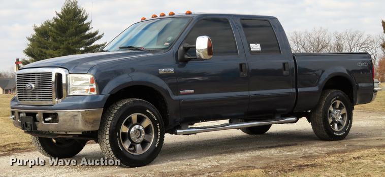image for item DG3830 2006 Ford F250 Super Duty XLT Crew Cab pickup truck