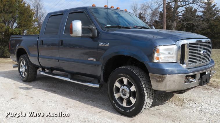 image for item DG3830 2006 Ford F250 Super Duty XLT Crew Cab pickup truck