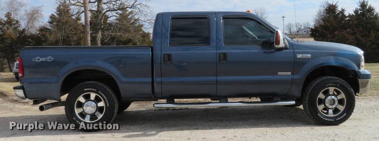 image for item DG3830 2006 Ford F250 Super Duty XLT Crew Cab pickup truck