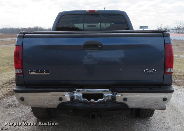 image for item DG3830 2006 Ford F250 Super Duty XLT Crew Cab pickup truck