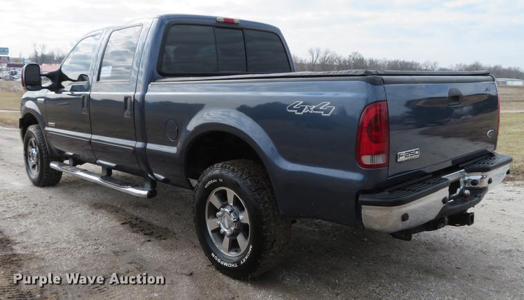 image for item DG3830 2006 Ford F250 Super Duty XLT Crew Cab pickup truck