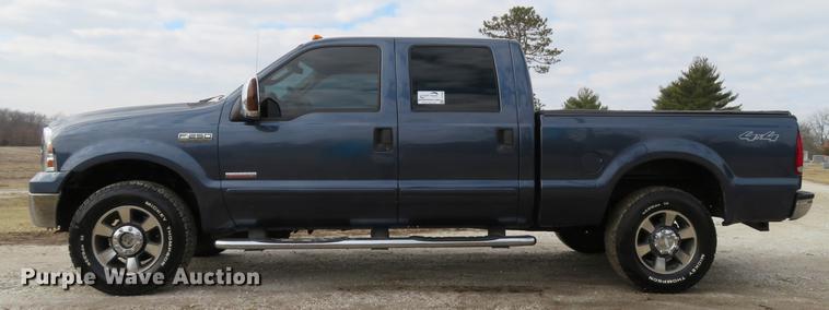 image for item DG3830 2006 Ford F250 Super Duty XLT Crew Cab pickup truck