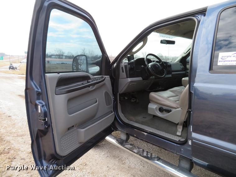 image for item DG3830 2006 Ford F250 Super Duty XLT Crew Cab pickup truck