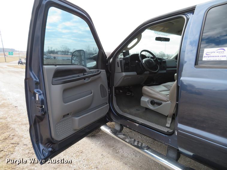 image for item DG3830 2006 Ford F250 Super Duty XLT Crew Cab pickup truck
