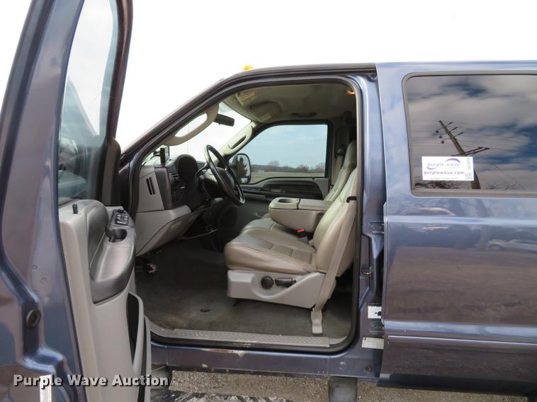 image for item DG3830 2006 Ford F250 Super Duty XLT Crew Cab pickup truck
