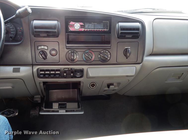 image for item DG3830 2006 Ford F250 Super Duty XLT Crew Cab pickup truck