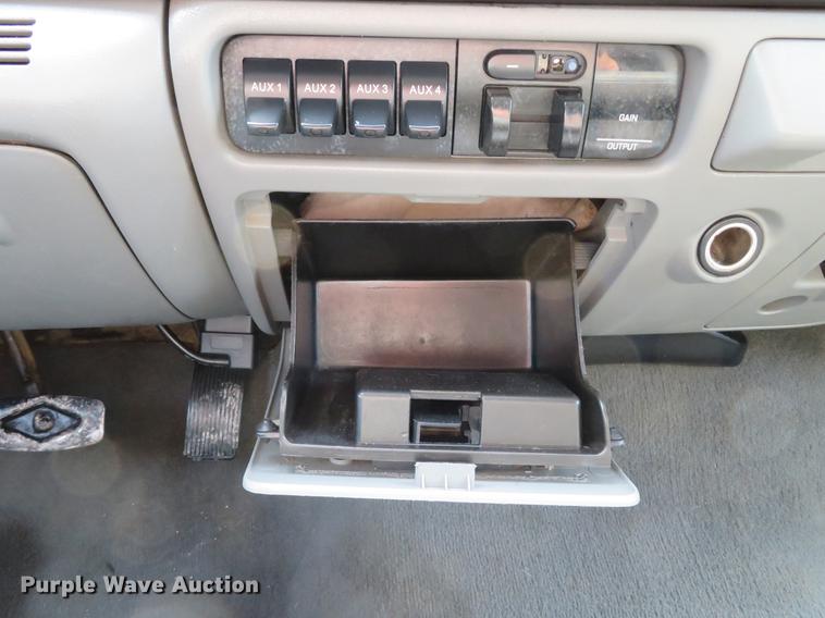 image for item DG3830 2006 Ford F250 Super Duty XLT Crew Cab pickup truck