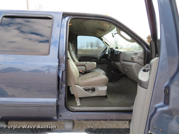 image for item DG3830 2006 Ford F250 Super Duty XLT Crew Cab pickup truck