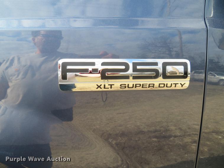 image for item DG3830 2006 Ford F250 Super Duty XLT Crew Cab pickup truck