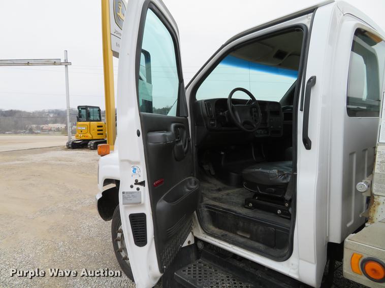 image for item DG3836 2007 GMC C5500 rollback truck