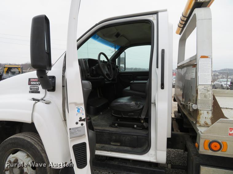 image for item DG3836 2007 GMC C5500 rollback truck