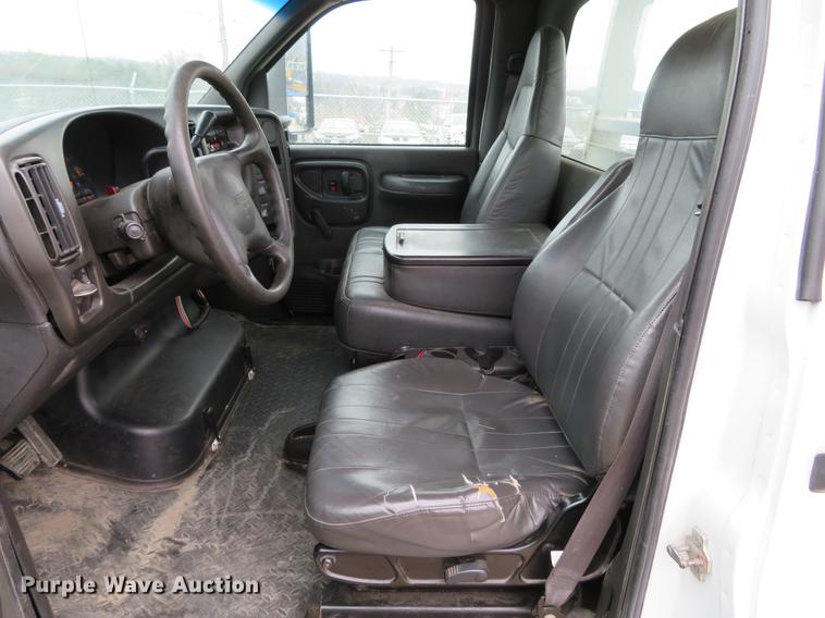 image for item DG3836 2007 GMC C5500 rollback truck