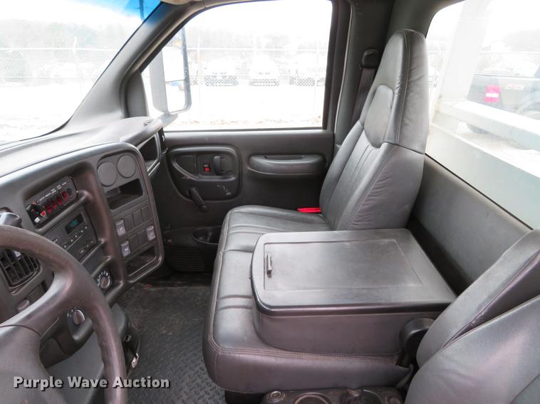 image for item DG3836 2007 GMC C5500 rollback truck