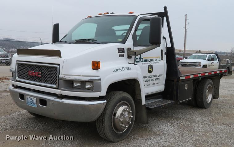 image for item DG3838 2005 GMC C5500 flatbed truck