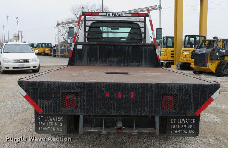 image for item DG3838 2005 GMC C5500 flatbed truck