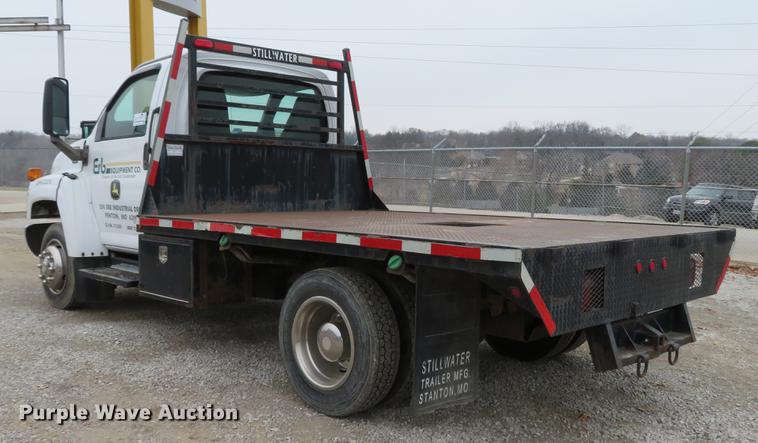 image for item DG3838 2005 GMC C5500 flatbed truck