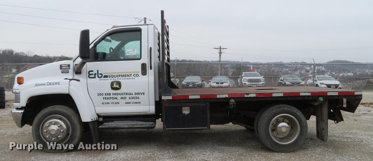 image for item DG3838 2005 GMC C5500 flatbed truck