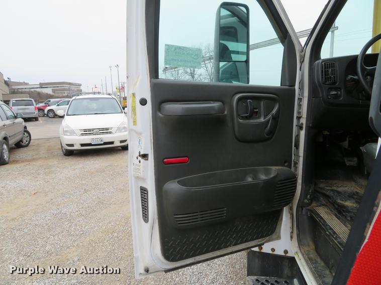 image for item DG3838 2005 GMC C5500 flatbed truck