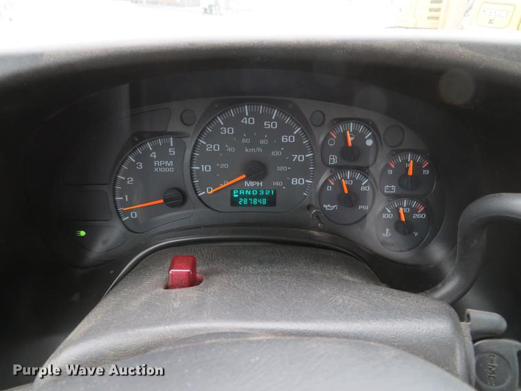 image for item DG3838 2005 GMC C5500 flatbed truck