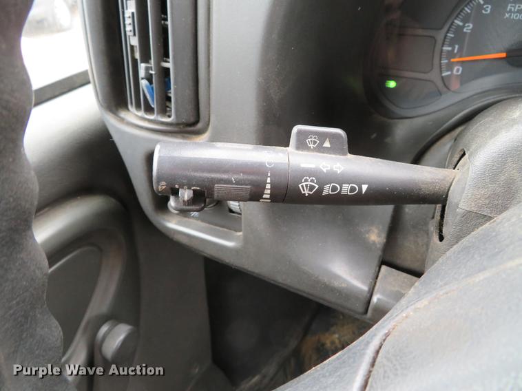 image for item DG3838 2005 GMC C5500 flatbed truck