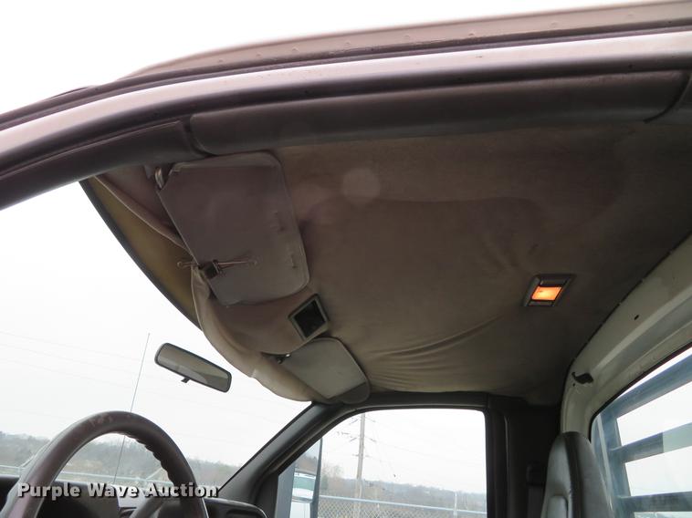 image for item DG3838 2005 GMC C5500 flatbed truck