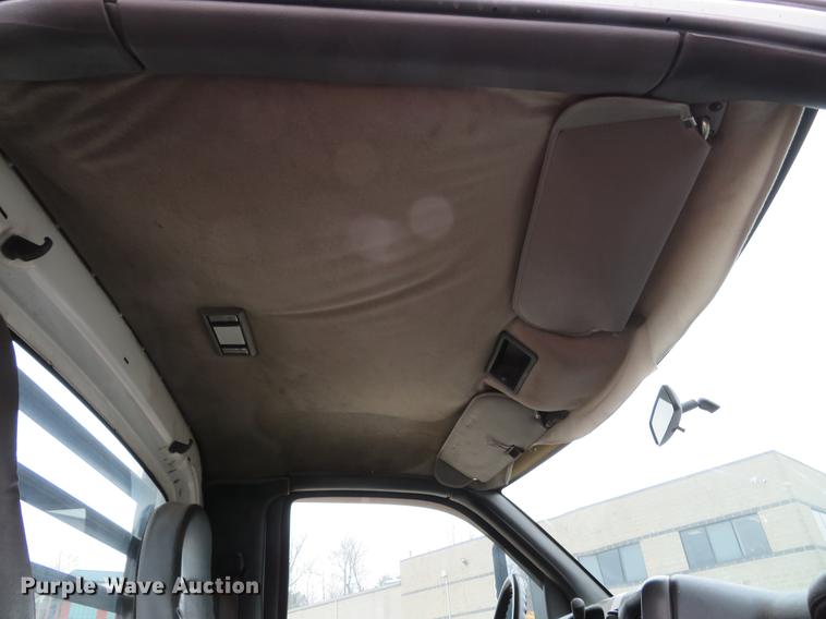 image for item DG3838 2005 GMC C5500 flatbed truck