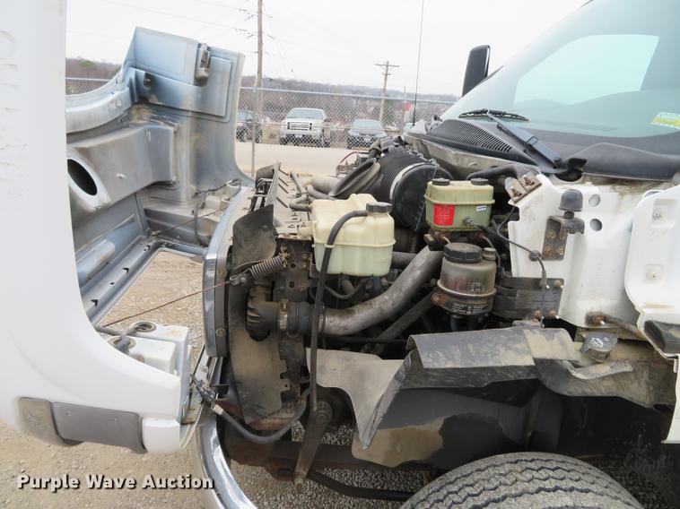 image for item DG3838 2005 GMC C5500 flatbed truck