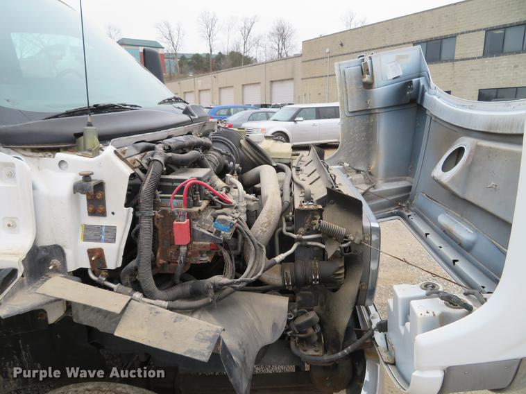 image for item DG3838 2005 GMC C5500 flatbed truck