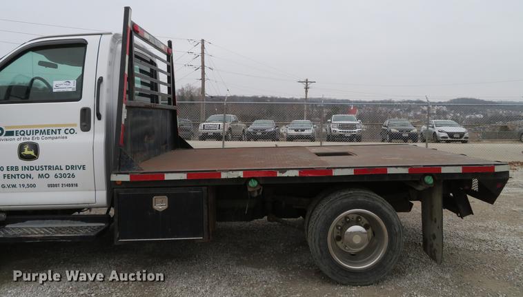 image for item DG3838 2005 GMC C5500 flatbed truck