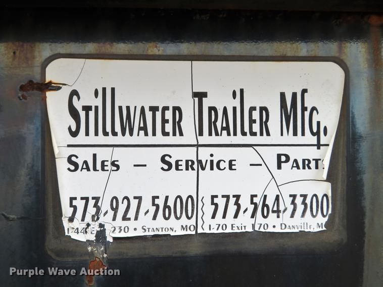 image for item DG3838 2005 GMC C5500 flatbed truck