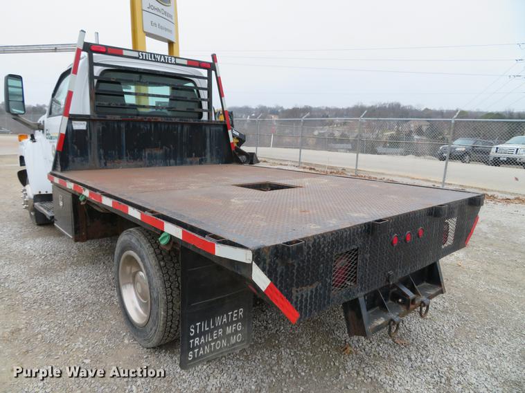 image for item DG3838 2005 GMC C5500 flatbed truck