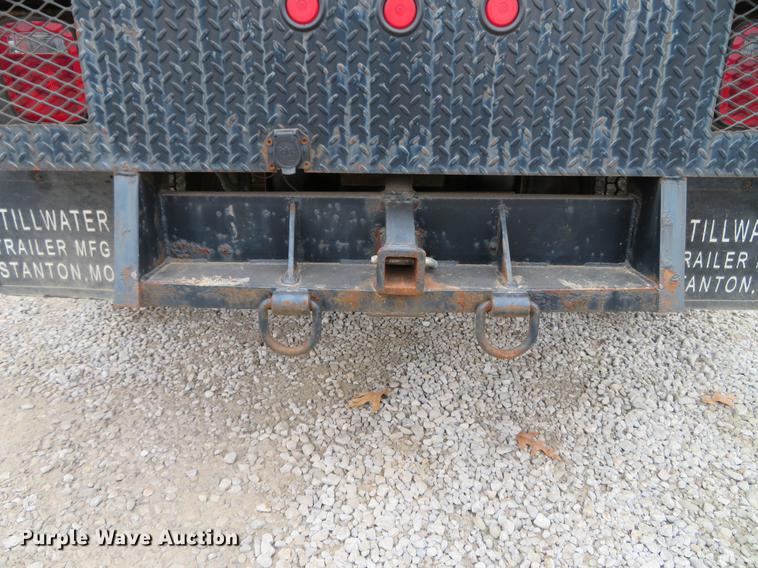 image for item DG3838 2005 GMC C5500 flatbed truck