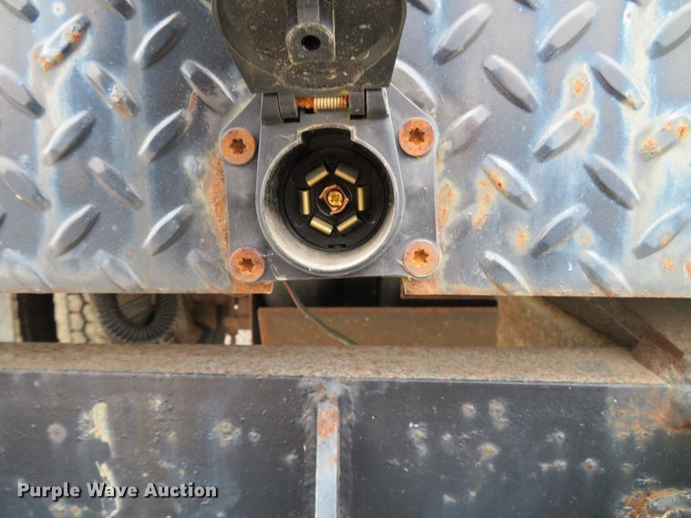 image for item DG3838 2005 GMC C5500 flatbed truck