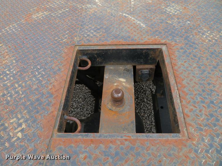 image for item DG3838 2005 GMC C5500 flatbed truck