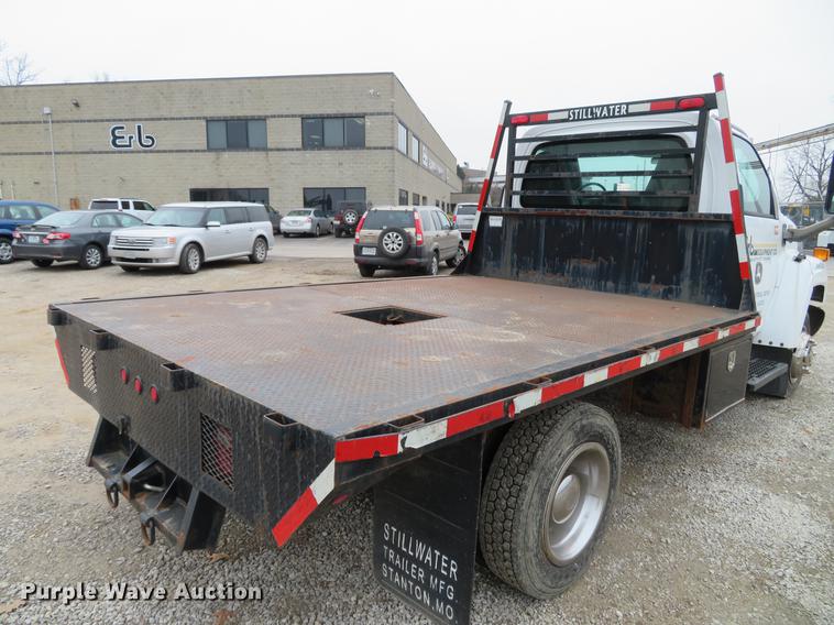 image for item DG3838 2005 GMC C5500 flatbed truck