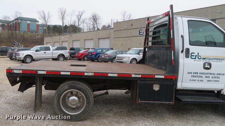 image for item DG3838 2005 GMC C5500 flatbed truck
