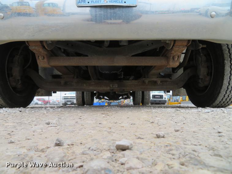 image for item DG3838 2005 GMC C5500 flatbed truck