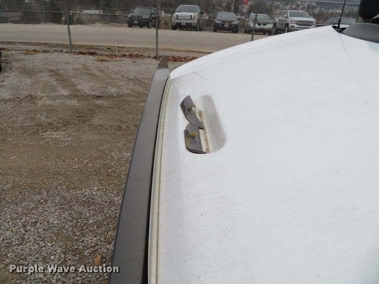 image for item DG3838 2005 GMC C5500 flatbed truck