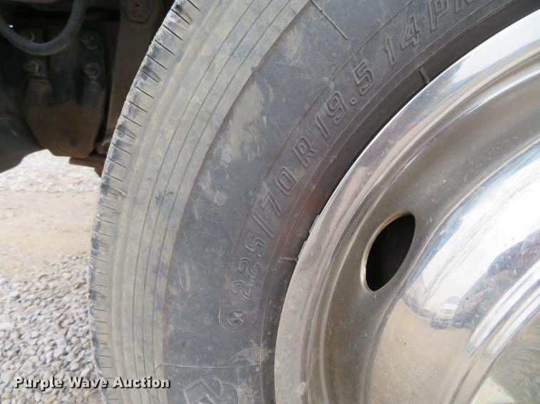 image for item DG3838 2005 GMC C5500 flatbed truck