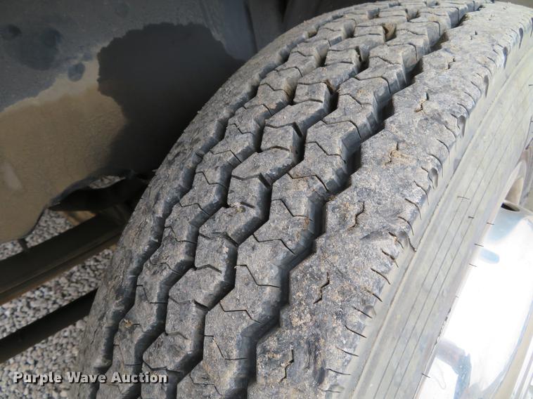 image for item DG3838 2005 GMC C5500 flatbed truck