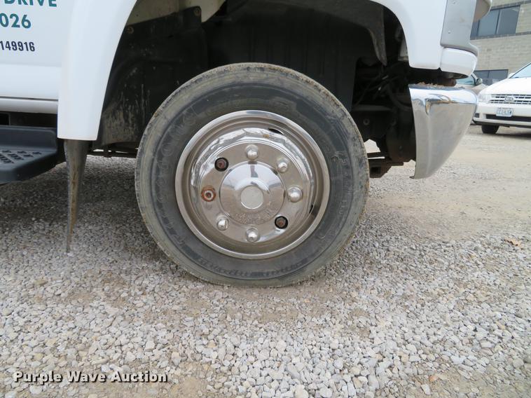 image for item DG3838 2005 GMC C5500 flatbed truck